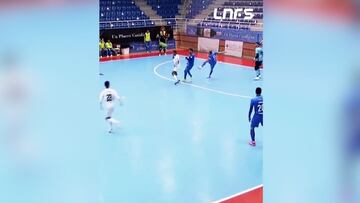 El golazo de Nano que sigue dando la vuelta al mundo: es la volea perfecta desde su campo