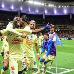 Julián Quiñones y su festejo polémico hacía la afición de Chivas