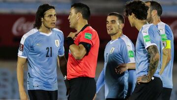 La brutal plancha que le costó la tarjeta roja a Edinson Cavani