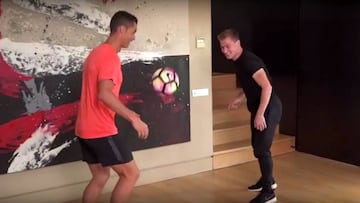 Cristiano Ronaldo se enfrent&oacute; al mejor freestyler del mundo, Andrew Henderson