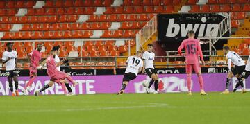 Benzema marcó el primer gol del partido. 0-1.















