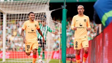 Griezmann y Correa en el 0-1 del francés al Betis, de gol olímpico en el Villamarín.