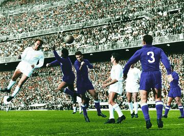 El Real Madrid consigui¨® alzarse por segunda vez consecutiva con el mayor trofeo europeo tras imponerse 2-0 a la Fiorentina en el Santiago Bernab¨¦u. El primer gol fue anotado por Di St¨¦fano y el segundo por Gento.