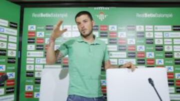 Juan Bautista Castilla ‘Chamba’, durante la presentación de su próximo Ultraman.