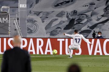 Benzema marcó el 1-0 a pase de Lucas Vázquez.