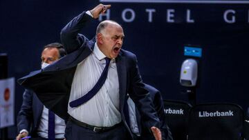 GRAF3621. MADRID, 11/03/2021.- El entrenador del Real Madrid, Pablo Laso, durante el partido de la Euroliga de baloncesto ante el Barcelona que disputan este jueves en el Wizink Center, en Madrid. EFE/JuanJo Martín