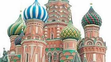 <b>DE PASEO. </b>Schuster aprovechó la tarde de ayer para pasear por Moscú y visitar el Kremlin.