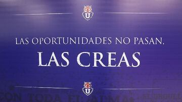 Los 6 emotivos afiches que Hoyos pegó en el camarín de la U