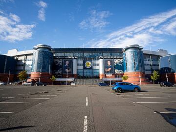 Hampden Park está situado en Glasgow (Escocia) con una capacidad de 52. 500 espectadores. Es es escenario habitual de las eliminatorias de la Copa de Escocia y de la Copa de la Liga de Escocia.