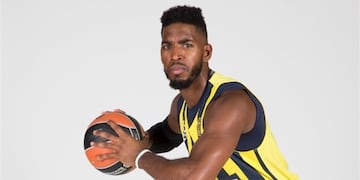 El reemplazo de Udoh llegó desde China después de jugar 8 temporadas en la NBA. Número 12 del draft 2008, es corpulento y cuenta con buenos fundamentos. Un pívot clásico al que le cuesta generarse sus propias opciones y que va bien al rebote. No ha termin