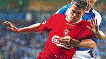 <B>DUELO DE ESTRELLAS</B>. Owen, de 23 años (en la imágen), se enfrenta a Rooney, de 17, el gran atractivo del derby de hoy.