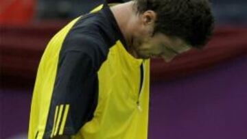 <b>TENIS </b>El argentino Juan Mónaco derrotó al ruso Marat Safin, por 6-0 y 7-6 (4).