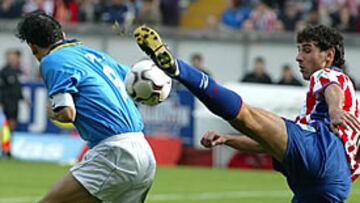 <b>LOS TRES PUNTOS, EN CASA</b>. El derbi asturiano se lo llevó el Sporting. En la imagen, Oli, con Cobas, que luego fue expulsado.