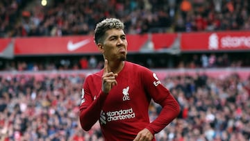 Roberto Firmino celebra un gol en el Liverpool-Brighton.