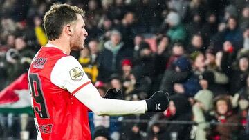 Santi Giménez rescata al Feyenoord