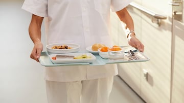 Un colombiano compara la comida de hospital en España y en su país y alucina con la diferencia: “Mira eso”