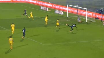 Una rodilla que vale un punto: Casillas y su parada decisiva