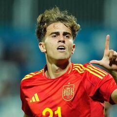 Adrián Niño, alegría y alivio en el Málaga