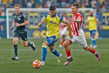 El lateral del Cdiz ya est asentado en la categora, y nadie le mueve de su posicin. Ante el Sporting, los amarillos recuperaron sensaciones defensivas; en un encuentro en el que Climent sec por su banda, tanto a Kevin Vzquez como a Dubasin.
