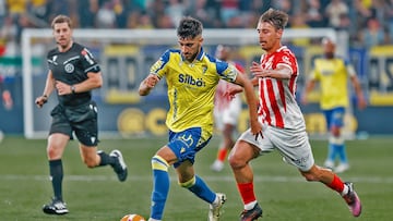El lateral del C¨¢diz ya est¨¢ asentado en la categor¨ªa, y nadie le mueve de su posici¨®n. Ante el Sporting, los amarillos recuperaron sensaciones defensivas; en un encuentro en el que Climent sec¨® por su banda, tanto a Kevin V¨¢zquez como a Dubasin.