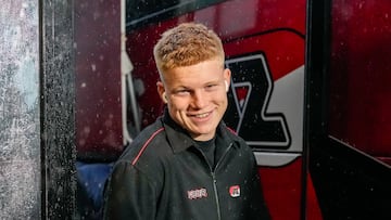 ALKMAAR, NETHERLANDS - OCTOBER 23: Kees Smit of AZ Alkmaar arrives prior to the UEFA Conference League 2025/26 League Phase MD2 match between AZ Alkmaar and Slovan Bratislava at AFAS Stadion on October 23, 2025 in Alkmaar, Netherlands. (Photo by Ed van de Pol/BSR Agency/Getty Images)