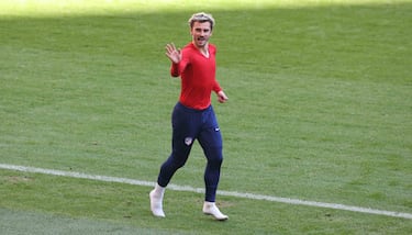 Griezmann desata la locura en el entrenamiento a puerta abierta