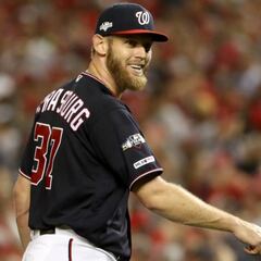 Why did former Washington Nationals star pitcher Stephen Strasburg retire from MLB?