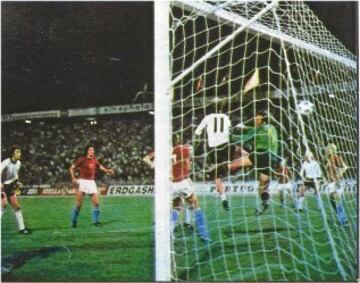 La final de la Eurocopa de Yugoslavia en 1976 entre Checoslovaquia y Holanda (que ganaron los checos) pasará a la historia por una cosa: el penalti de Panenka.
El partido terminó 2-2 y, tras la prórroga, se sucedió la tanda de penaltis.