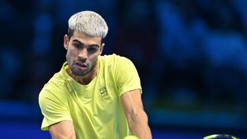 Turin (Italy), 16/11/2025.- Carlos Alcaraz of Spain in action during the men's singles final match against Jannik Sinner of Italy at the ATP Finals in Turin, Italy, 16 November 2025. (Tenis, Italia, España) EFE/EPA/ALESSANDRO DI MARCO