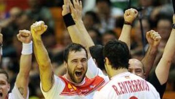 <b>¡HECHO! </b>La Selección celebra el triunfo ante Francia, pero ayer, en su cuartel general de Novi Sad, el discurso era "ganar a Hungría".