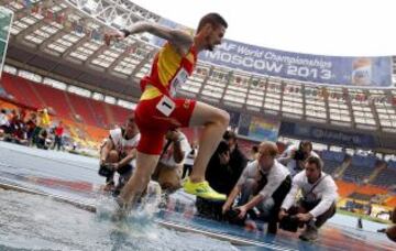 El atleta español Ángel Mullera durante la primera serie clasificatoria de los 3.00m obstáculos de los Mundiales de Atletismo Moscú 2013 que se celebran en el Estadio Olímpico Luzhnikí de la capital rusa