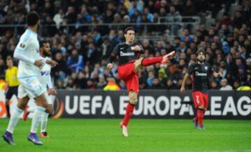 Aritz Aduriz marcó un espectacular gol de volea que supuso el 0-1 ante el Olympique de Marsella en Europa League.