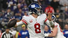 MINNEAPOLIS, MINNESOTA - JANUARY 15: Daniel Jones #8 of the New York Giants looks to pass during the first quarter against the Minnesota Vikings in the NFC Wild Card playoff game at U.S. Bank Stadium on January 15, 2023 in Minneapolis, Minnesota.   Stephen Maturen/Getty Images/AFP (Photo by Stephen Maturen / GETTY IMAGES NORTH AMERICA / Getty Images via AFP)