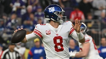 MINNEAPOLIS, MINNESOTA - JANUARY 15: Daniel Jones #8 of the New York Giants looks to pass during the first quarter against the Minnesota Vikings in the NFC Wild Card playoff game at U.S. Bank Stadium on January 15, 2023 in Minneapolis, Minnesota.   Stephen Maturen/Getty Images/AFP (Photo by Stephen Maturen / GETTY IMAGES NORTH AMERICA / Getty Images via AFP)