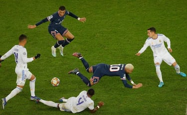 La banda derecha hace aguas