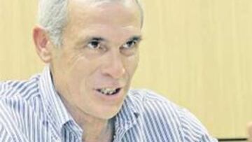 <b>EXPECTANTE. </b>Cúper se mostró prudente tanto por la visita a Valencia como por los posibles fichajes.