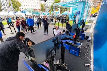 La Plaza de España de Madrid acoge la Fan Zone de los Miami Dolphins. 