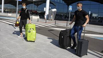 07/10/20
ELCHE
AEROPUERTO LLEGADA DE NUEVOS JUGADORES ELCHE
RUSO RODRIGUEZ , IVAN MARCONE