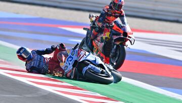 Alex Márquez se cayó en la Q1 del sábado.