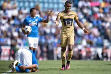 Así se dio el encuentro entre cementeros y los felinos celebrado esta tarde en el Estadio Azul