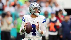 MIAMI GARDENS, FLORIDA - DECEMBER 24: Dak Prescott #4 of the Dallas Cowboys looks to throw a pass during the first quarter in the game against the Miami Dolphins at Hard Rock Stadium on December 24, 2023 in Miami Gardens, Florida.   Stacy Revere/Getty Images/AFP (Photo by Stacy Revere / GETTY IMAGES NORTH AMERICA / Getty Images via AFP)