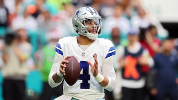 MIAMI GARDENS, FLORIDA - DECEMBER 24: Dak Prescott #4 of the Dallas Cowboys looks to throw a pass during the first quarter in the game against the Miami Dolphins at Hard Rock Stadium on December 24, 2023 in Miami Gardens, Florida. Stacy Revere/Getty Images/AFP (Photo by Stacy Revere / GETTY IMAGES NORTH AMERICA / Getty Images via AFP)