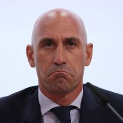 Luis Rubiales: “El beso a Jenni es como el que daría a una de mis hijas”