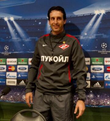 En el equipo ruso s¨®lo estuvo unos meses ya que fue contratado para la temporada 2012-2013 y fue destituido en noviembre de 2012.