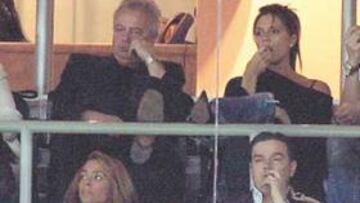<b>CARIACONTECIDOS</B>. En el palco VIP Beckham se mordía las uñas junto a Victoria.