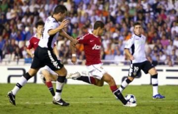 Javier Hernández marcó su primer gol en Champions League contra el Valencia en la fase de grupos de la temporada 2010-2011.