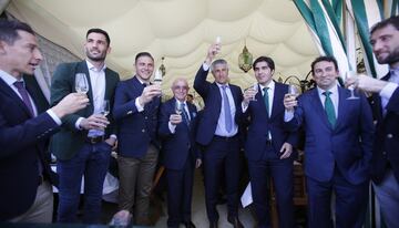 Los jugadores del Betis disfrutan en la Feria