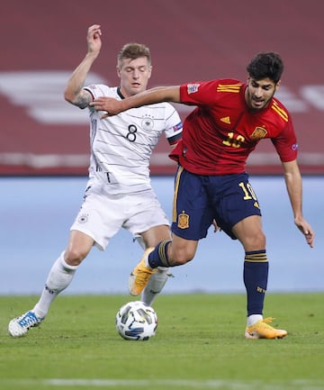 Marco Asensio y Toni Kroos.