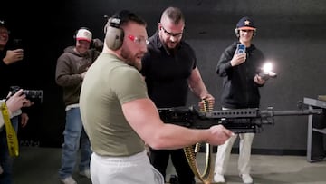 Llevan a McGregor a unas instalaciones militares a probar armas: el resultado es el que esperan