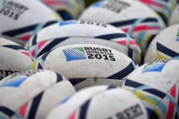 Los balones oficiales del Mundial de rugby 2015 en el entrenamiento de los All Blacks.